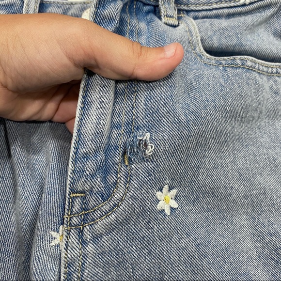High Waisted Daisy Denim PacSun Mom Shorts - Picture 10 of 11